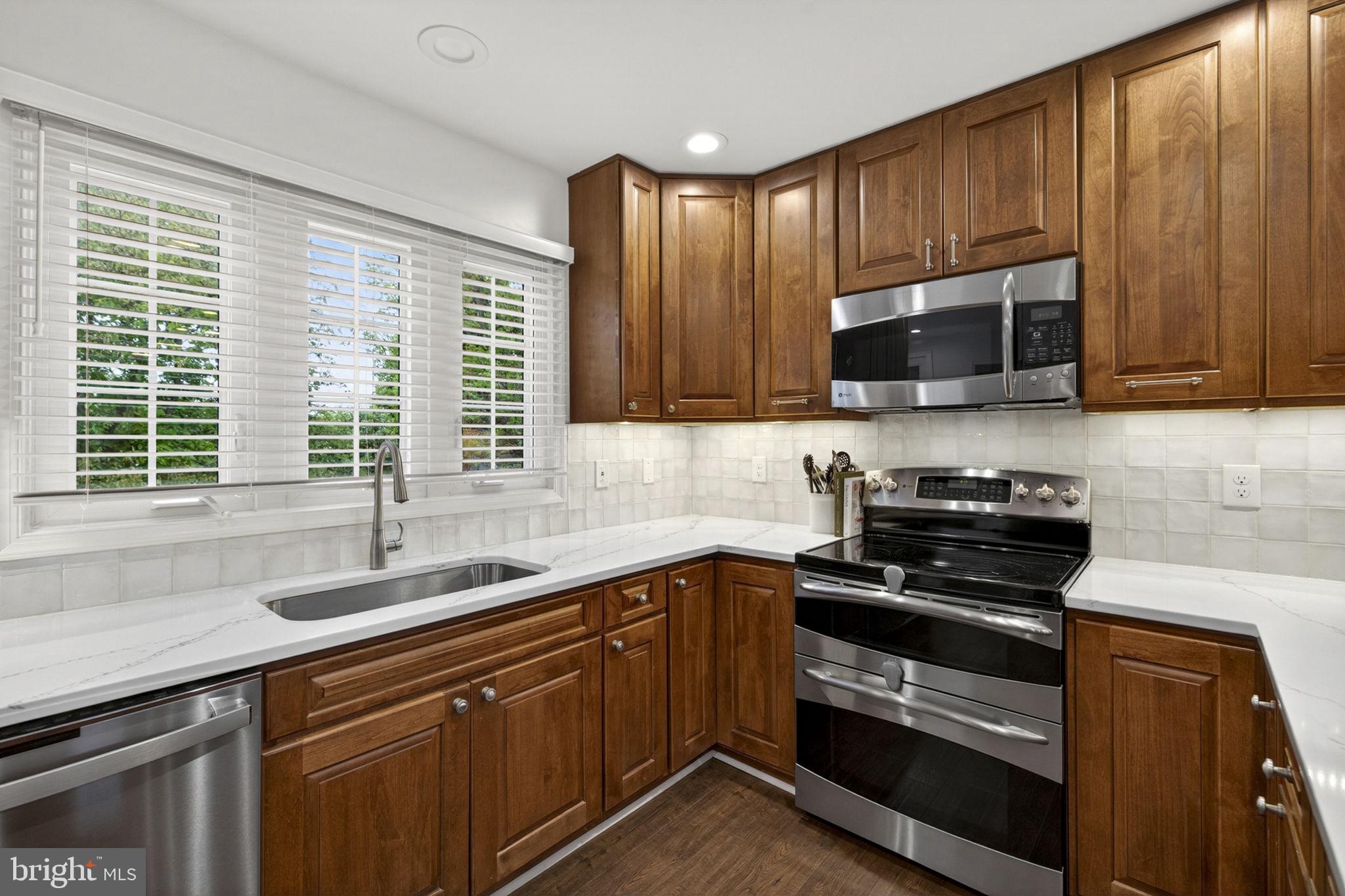 LINDEN HILL - Residential