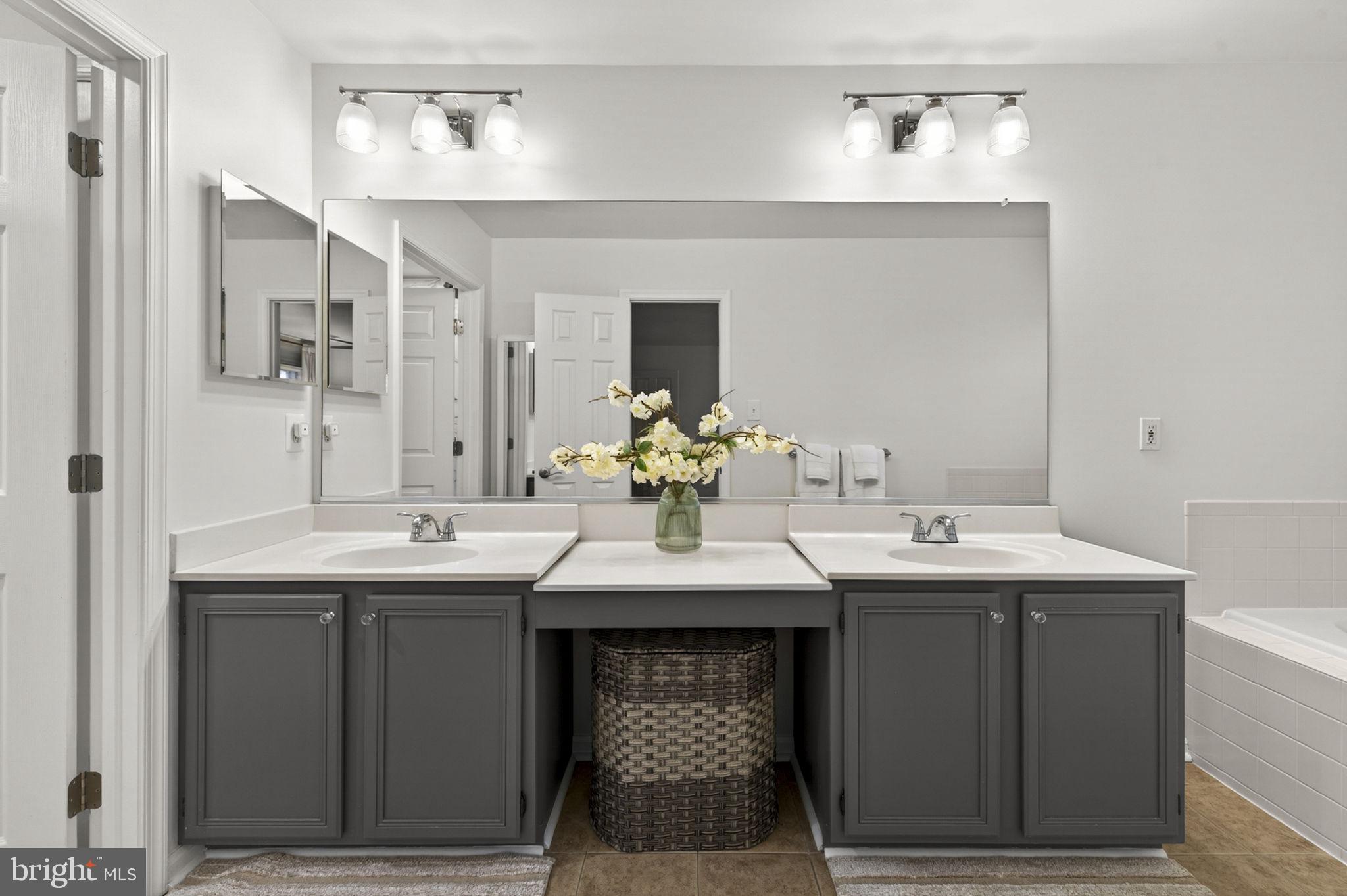 LINDEN HILL - Residential