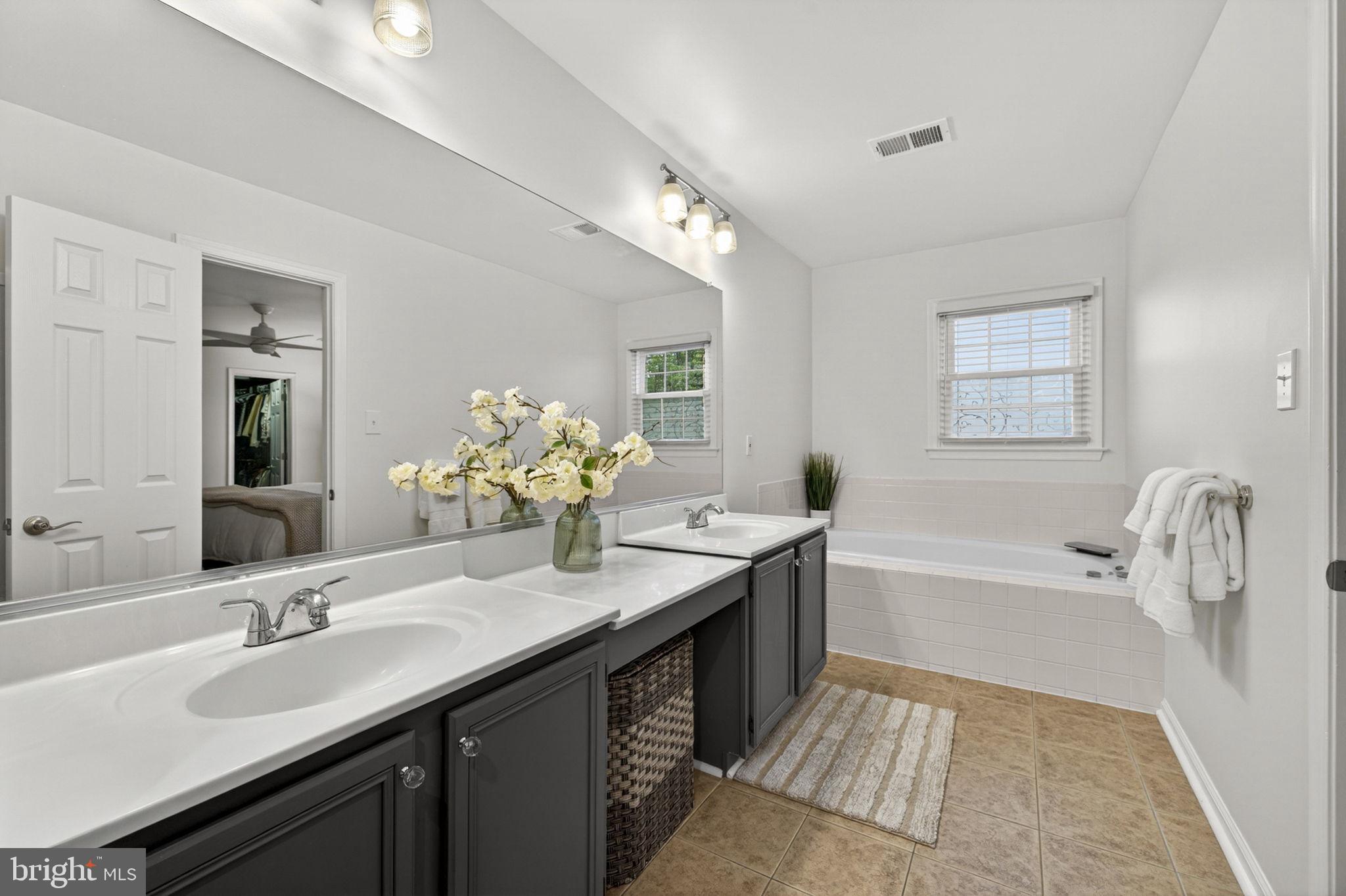 LINDEN HILL - Residential