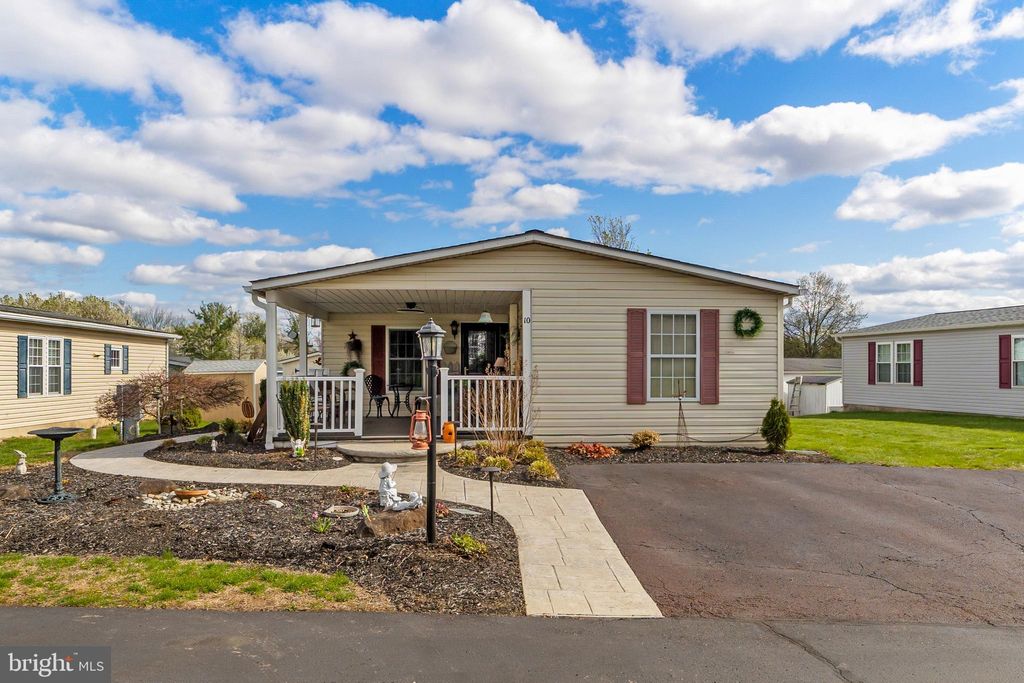Photo of 10 Queen Anne Way, SOUDERTON, PA 18964 (MLS # PAMC2136222)