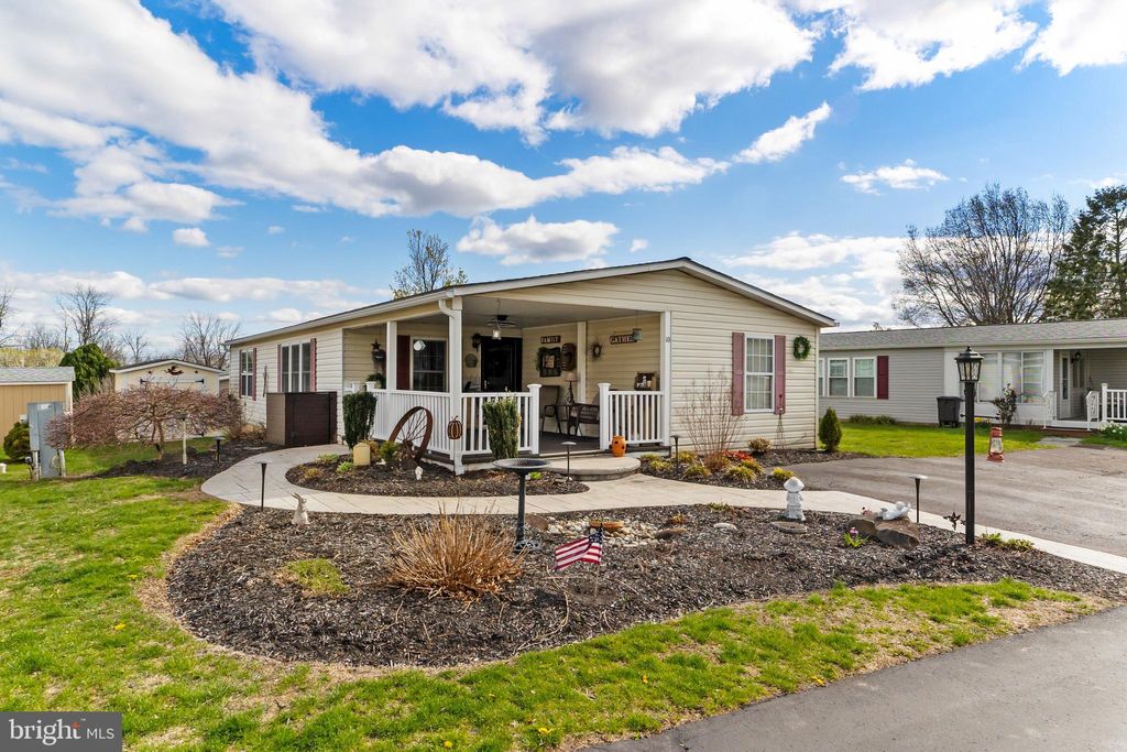 Photo of 10 Queen Anne Way, SOUDERTON, PA 18964 (MLS # PAMC2136222)