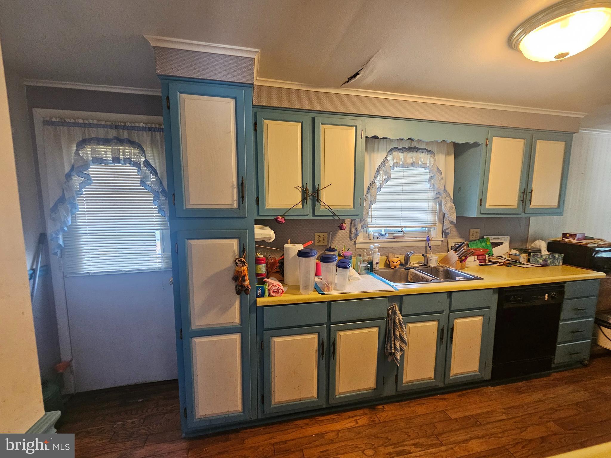 DELWOOD MANOR - Residential