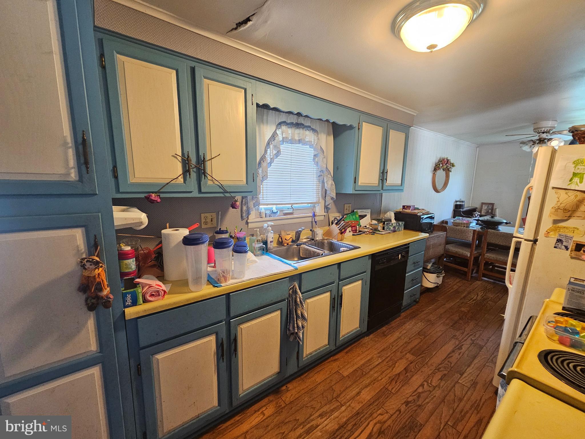 DELWOOD MANOR - Residential