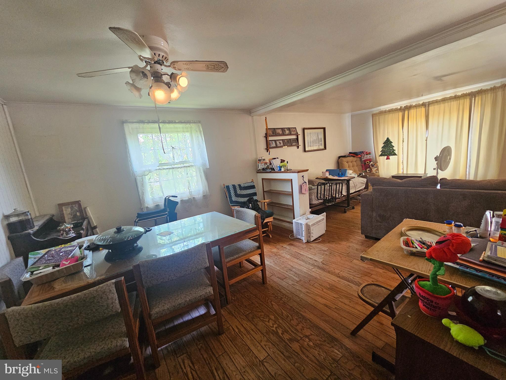 DELWOOD MANOR - Residential