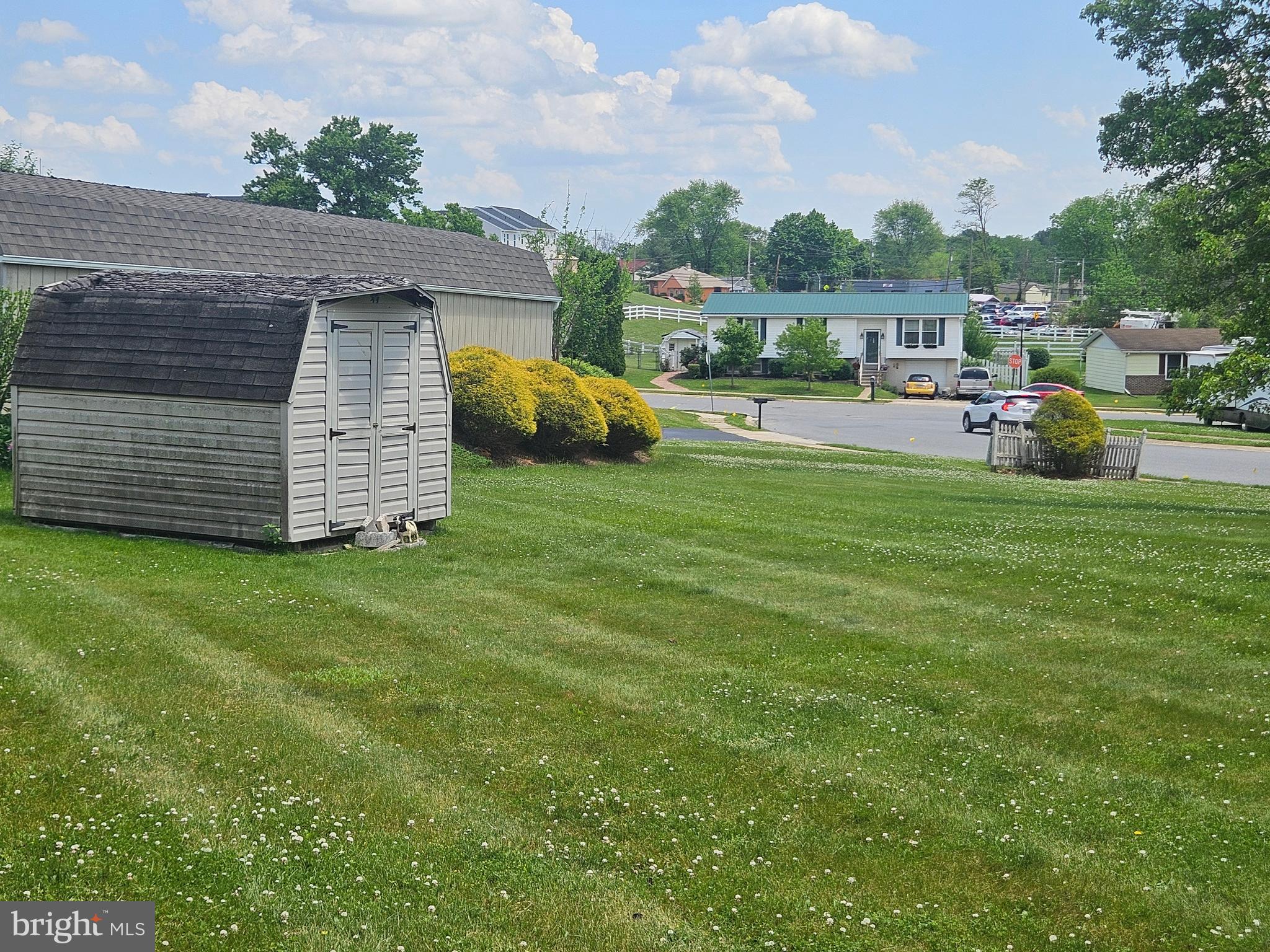 DELWOOD MANOR - Residential