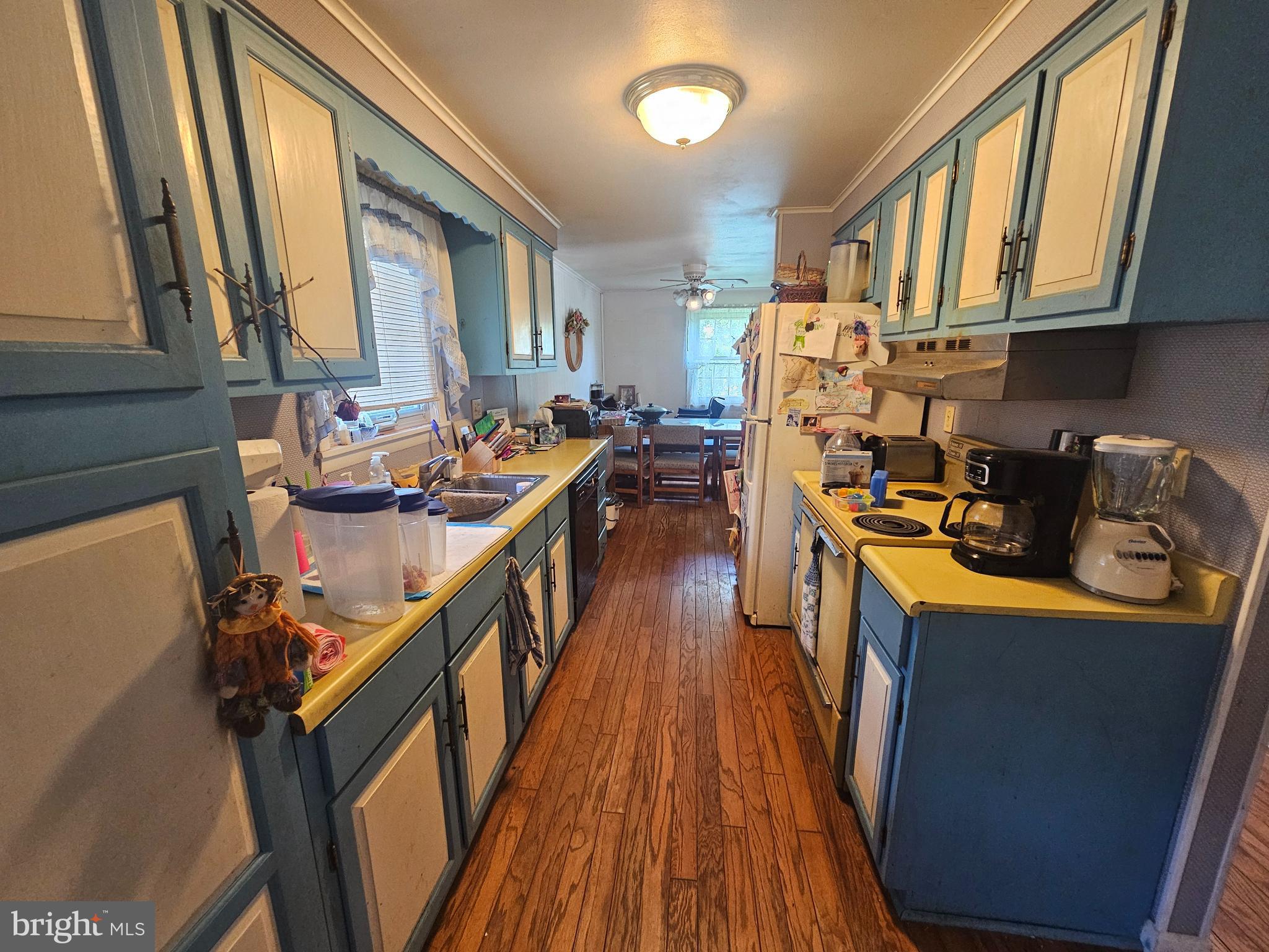 DELWOOD MANOR - Residential