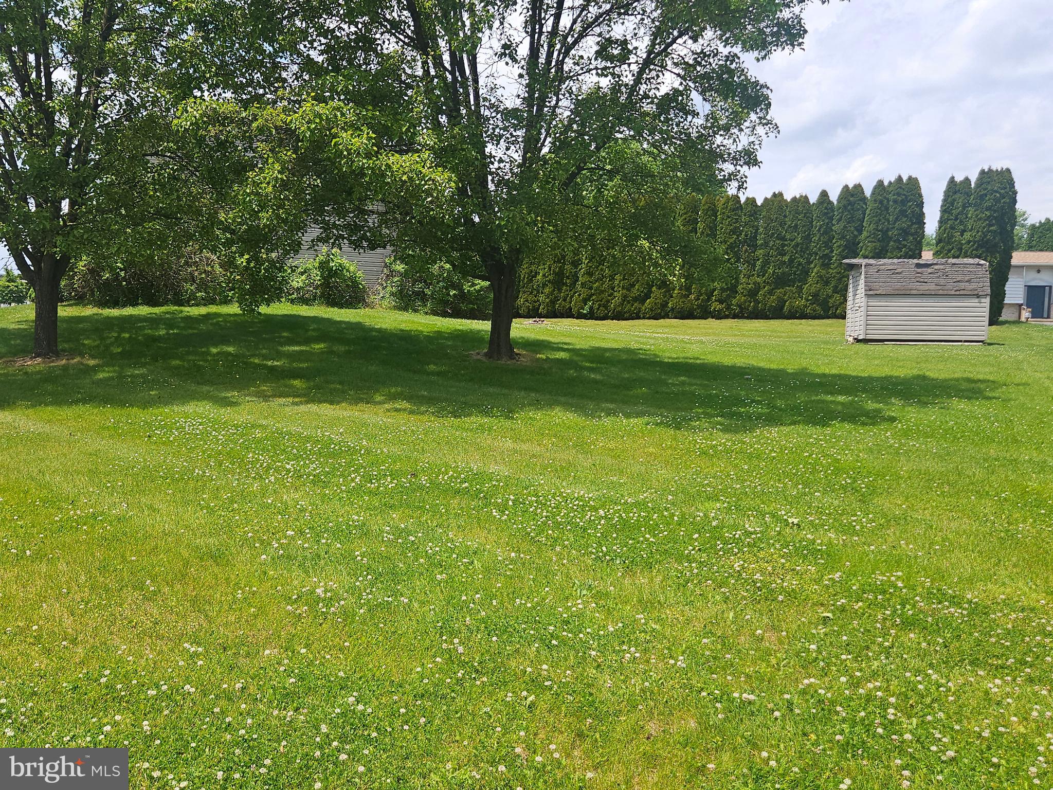 DELWOOD MANOR - Residential