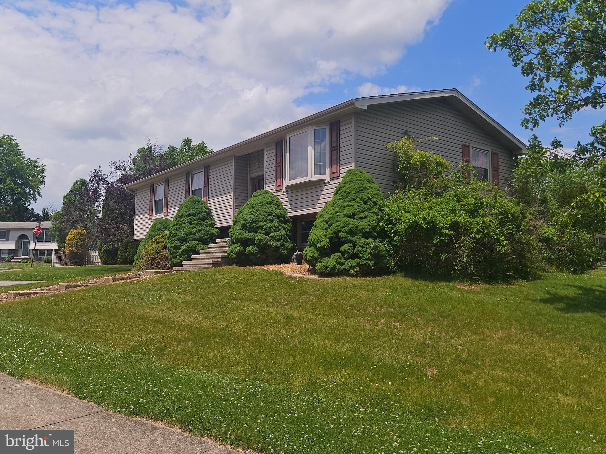 DELWOOD MANOR - Residential