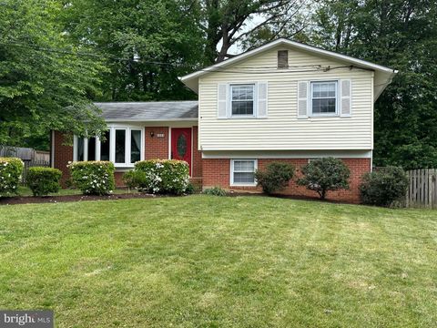 Photo of 4323 Alta Vista Drive, FAIRFAX, VA 22030 (MLS # VAFX2307270)