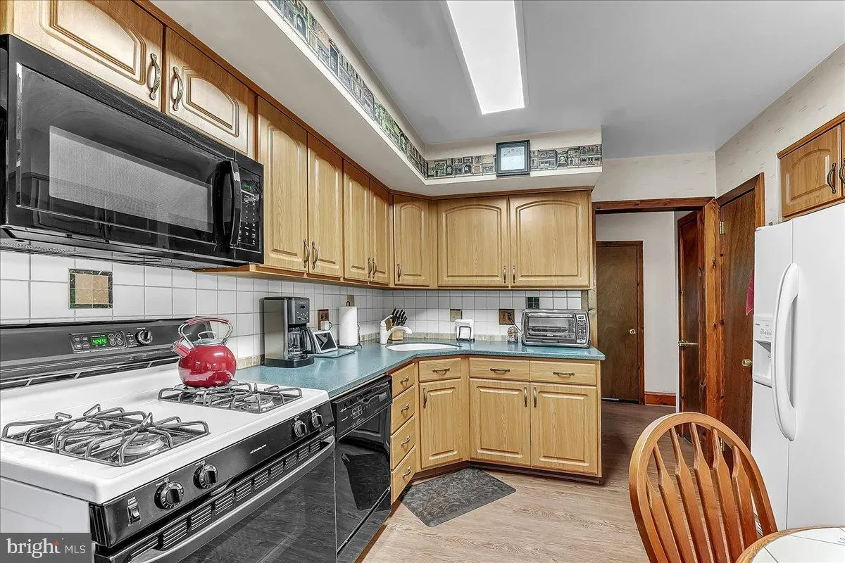 Newtown Square, Pennsylvania 19073, United States, 3 Bedrooms Bedrooms, ,2 BathroomsBathrooms,Residential,Contingent,185923