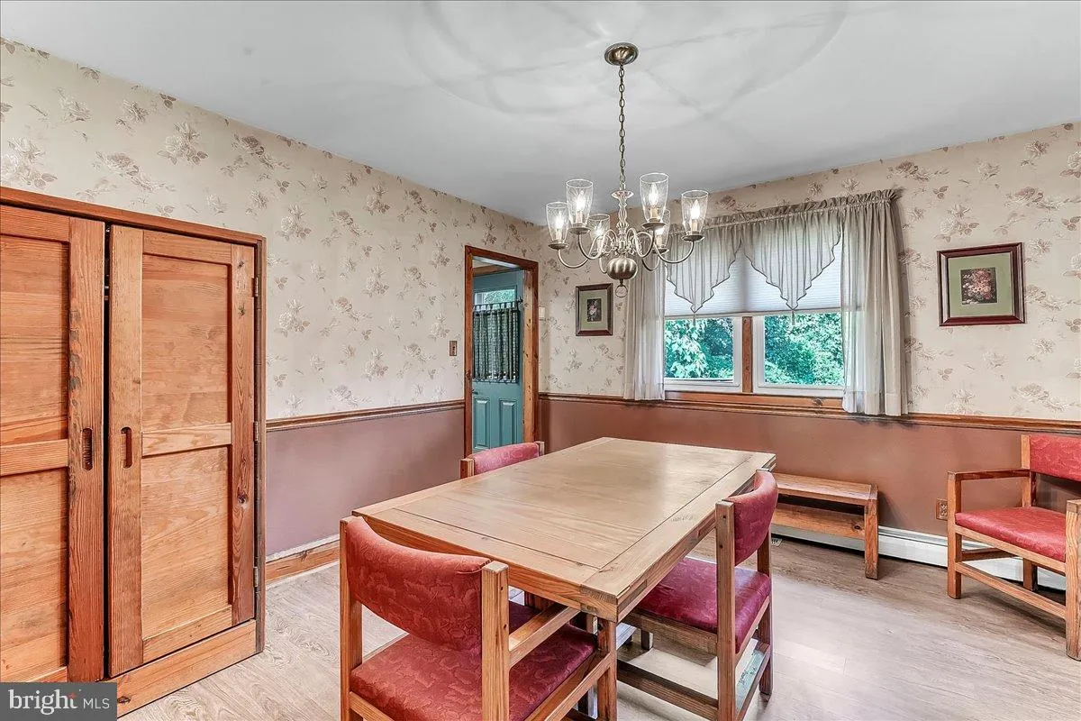 Newtown Square, Pennsylvania 19073, United States, 3 Bedrooms Bedrooms, ,2 BathroomsBathrooms,Residential,Contingent,185923