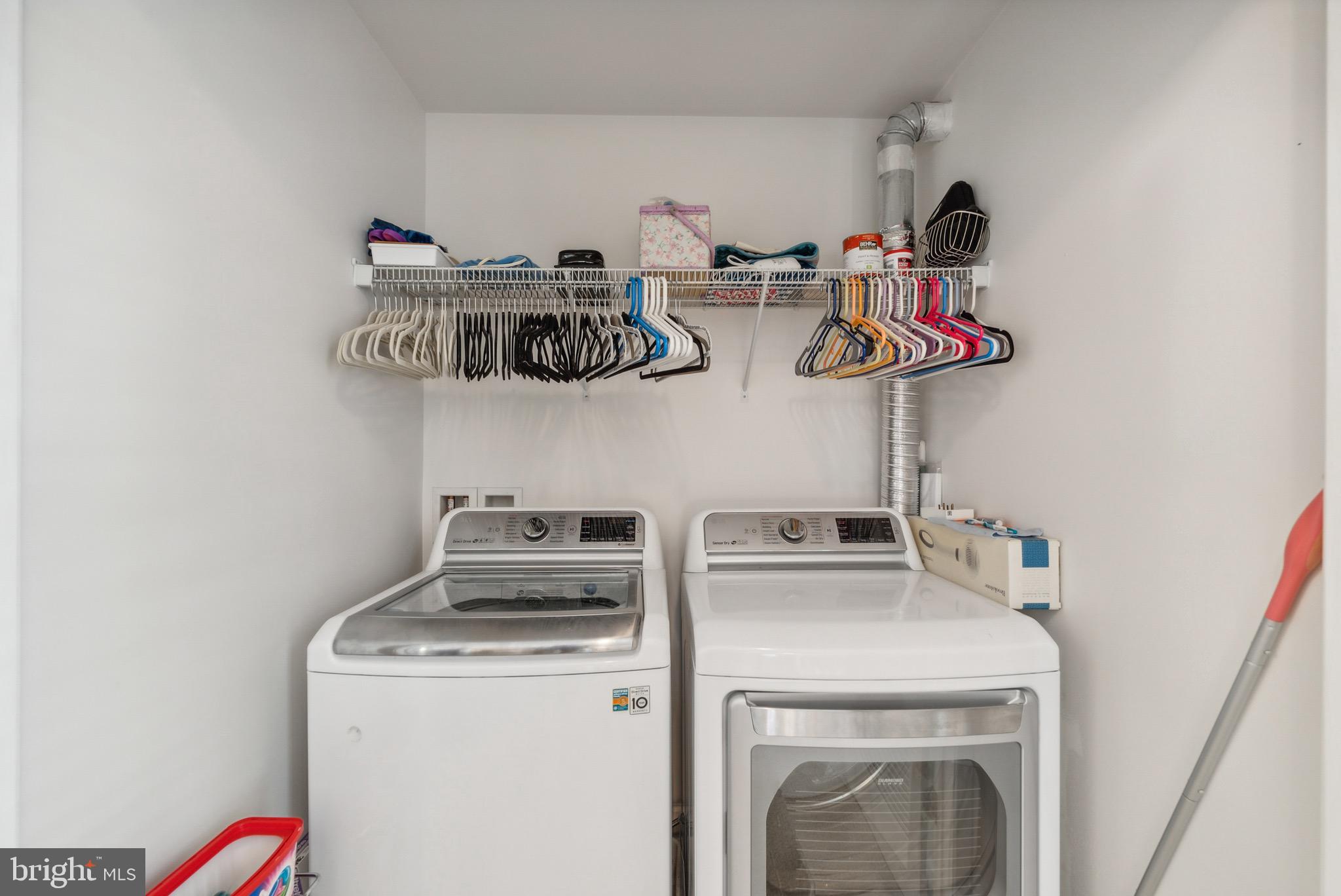 CENTREVILLE CROSSING - Residential Lease