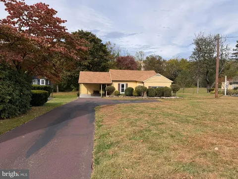 339 W Chestnut Street, Souderton, PA MLS: PAMC2158348