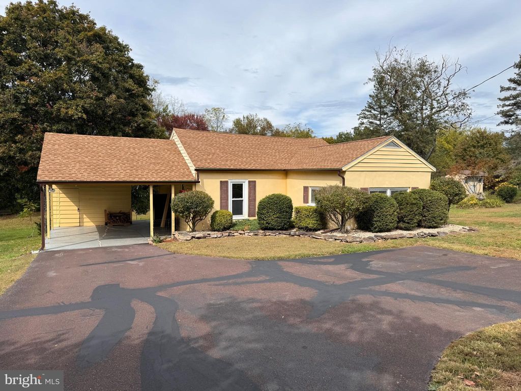 Photo of 339 W Chestnut Street, SOUDERTON, PA 18964 (MLS # PAMC2158348)