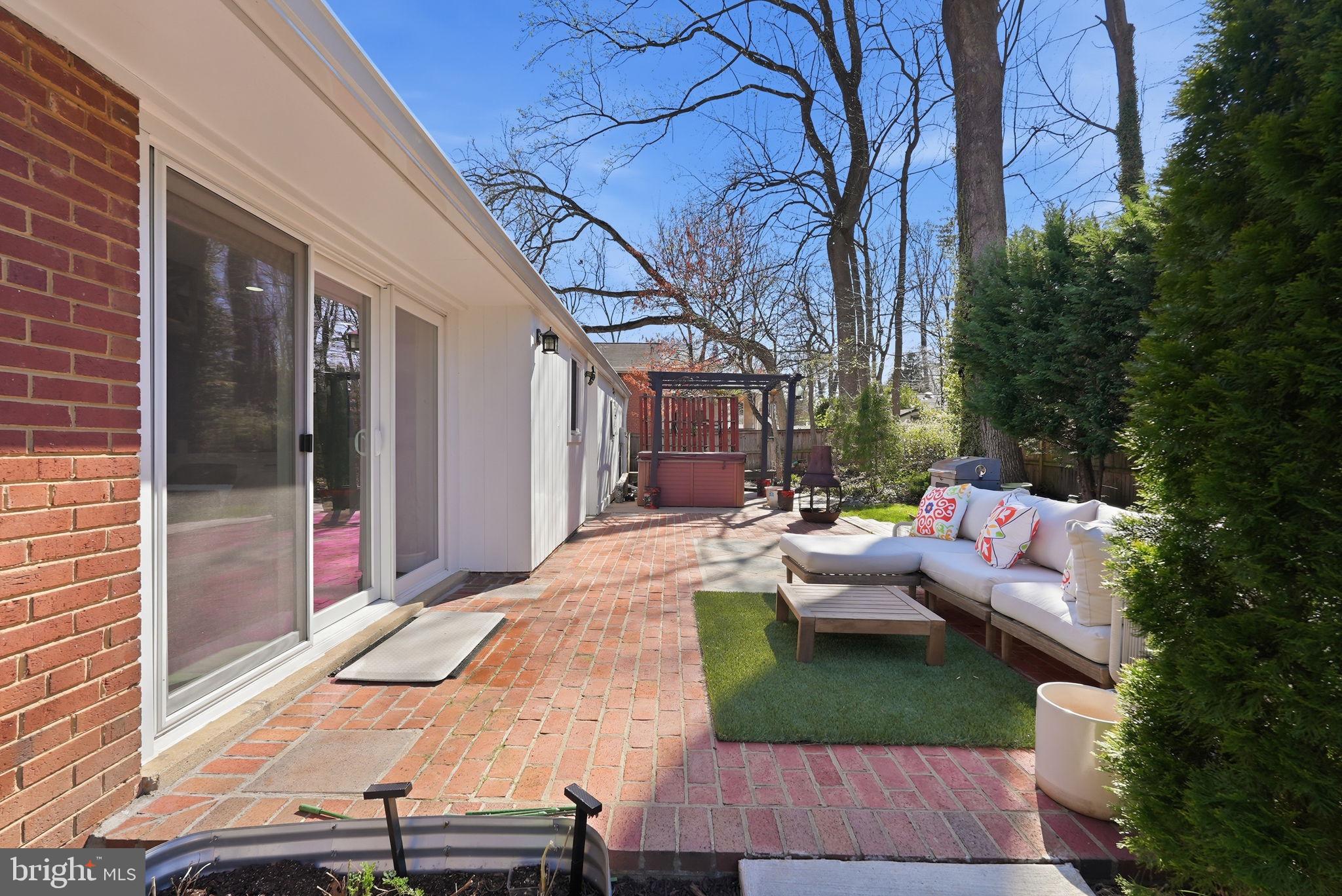 NORTH SPRINGFIELD - Residential