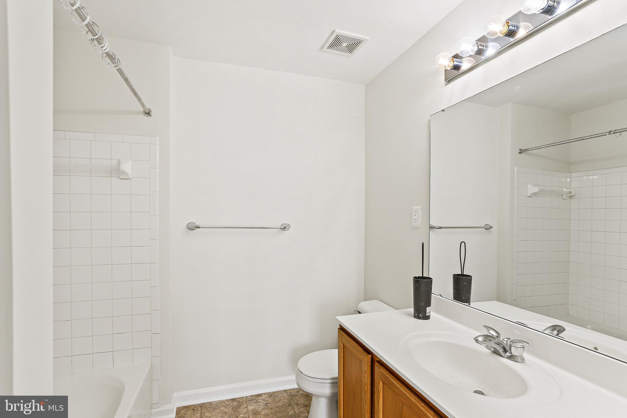 VILLAGE TOWNS - Residential Lease