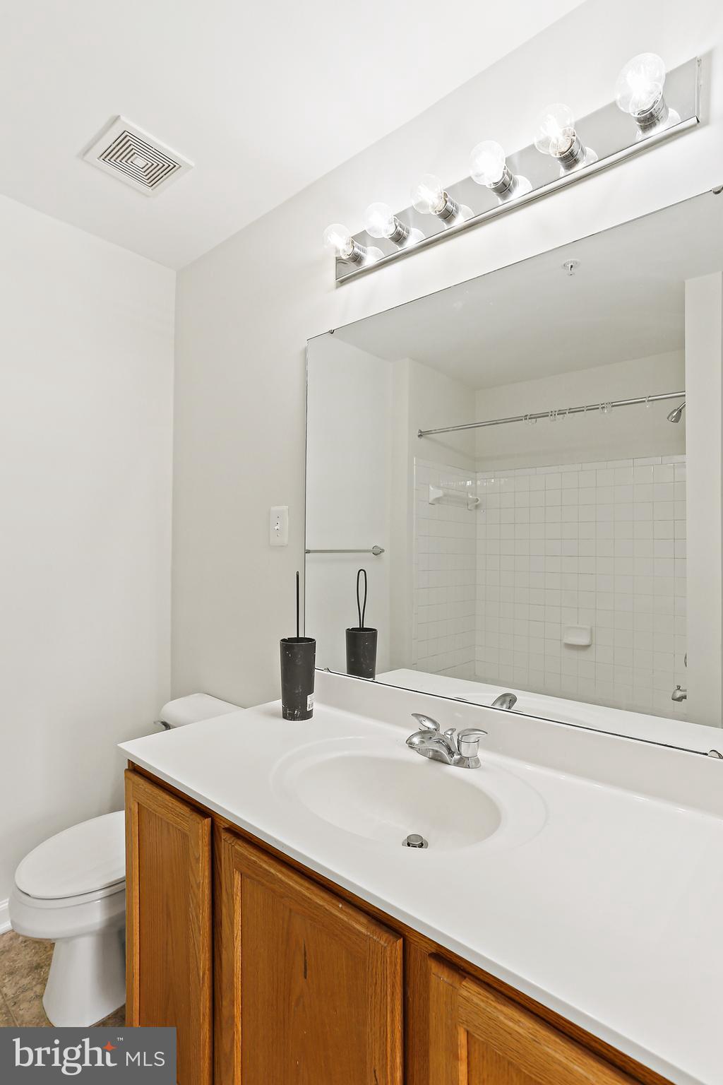 VILLAGE TOWNS - Residential Lease