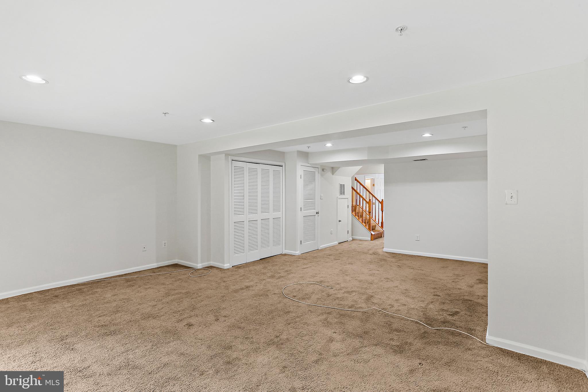 VILLAGE TOWNS - Residential Lease