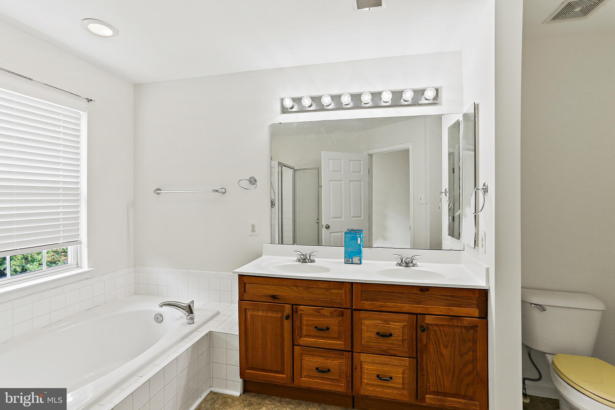 VILLAGE TOWNS - Residential Lease