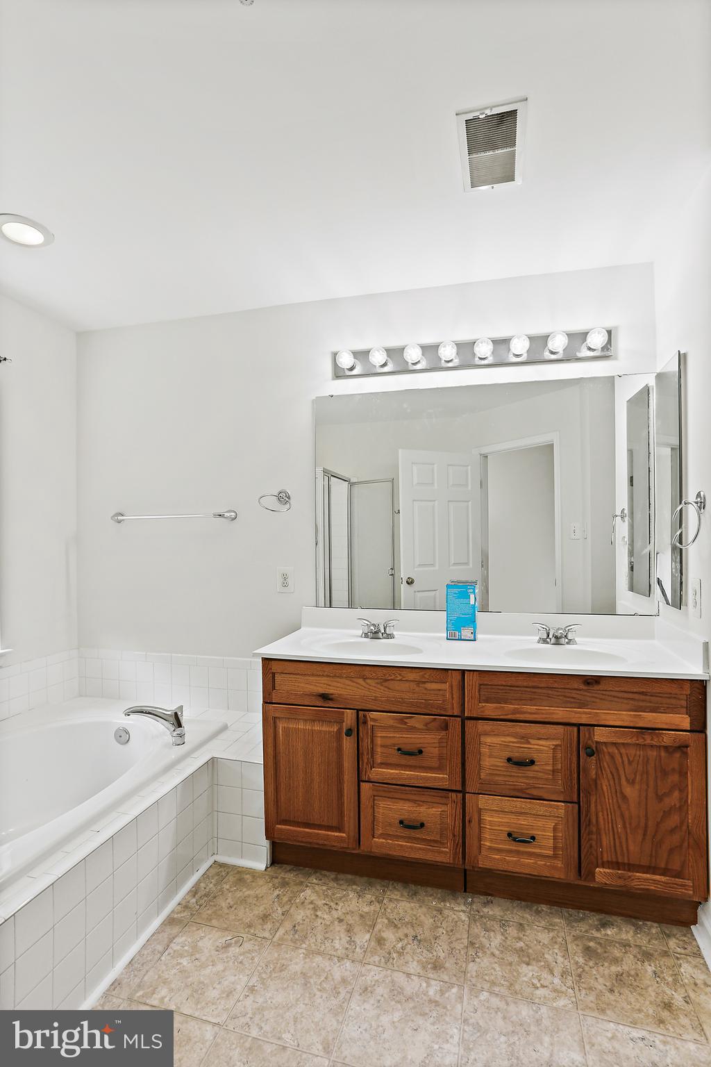 VILLAGE TOWNS - Residential Lease