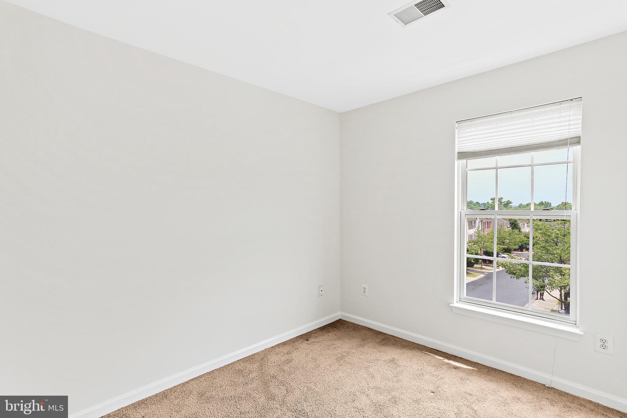 VILLAGE TOWNS - Residential Lease