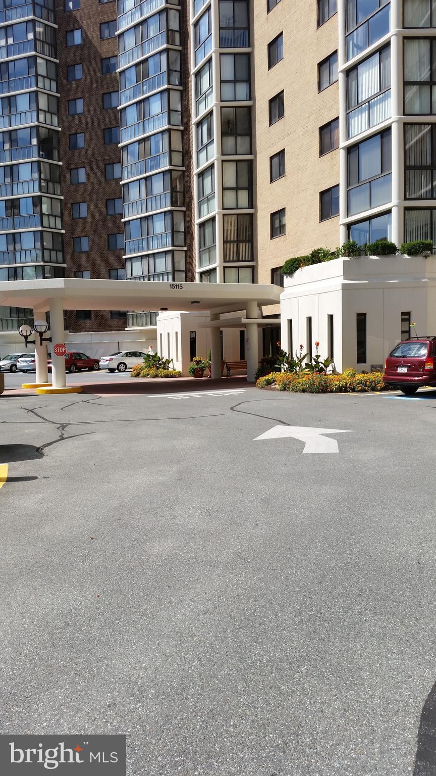 55+ Community - Enjoy all the leisure in this beautiful renovated condo with 2 bedrooms and 2 full baths, enclosed balcony and lots of activities that you my enjoy. There are club houses, golf, pools, exercise rooms and much more.
