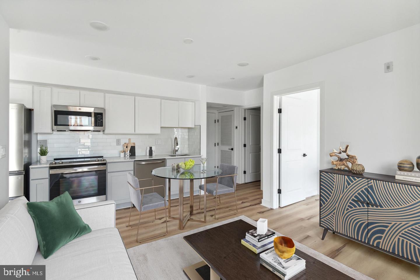215 N 9TH STREET 601