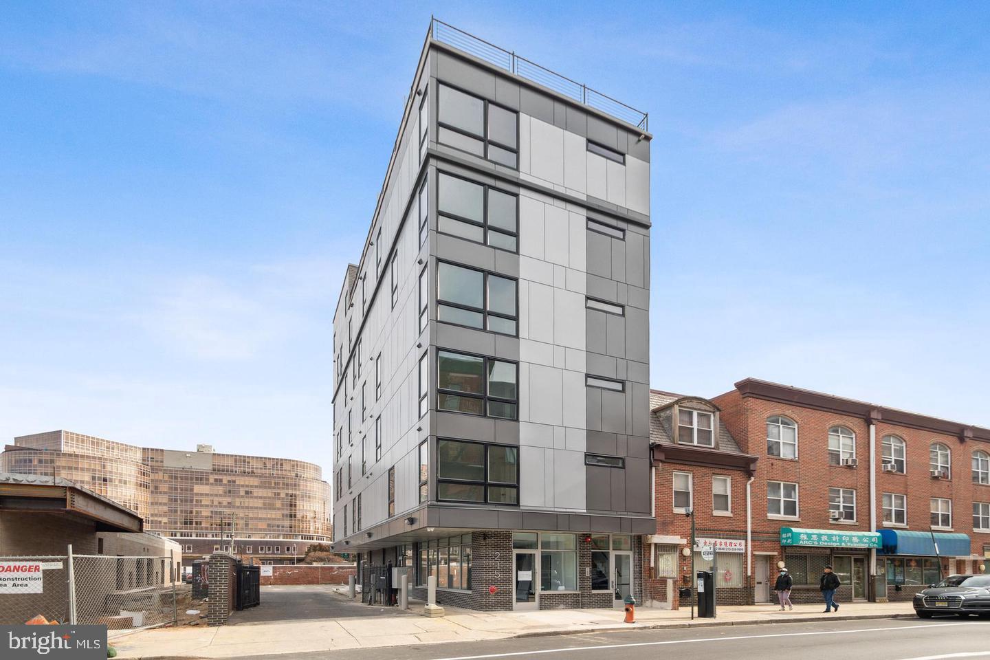 215 N 9TH STREET 601