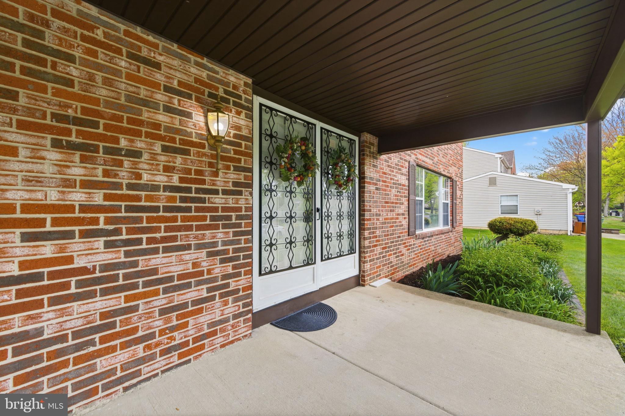 1661 BLUE JAY LANE