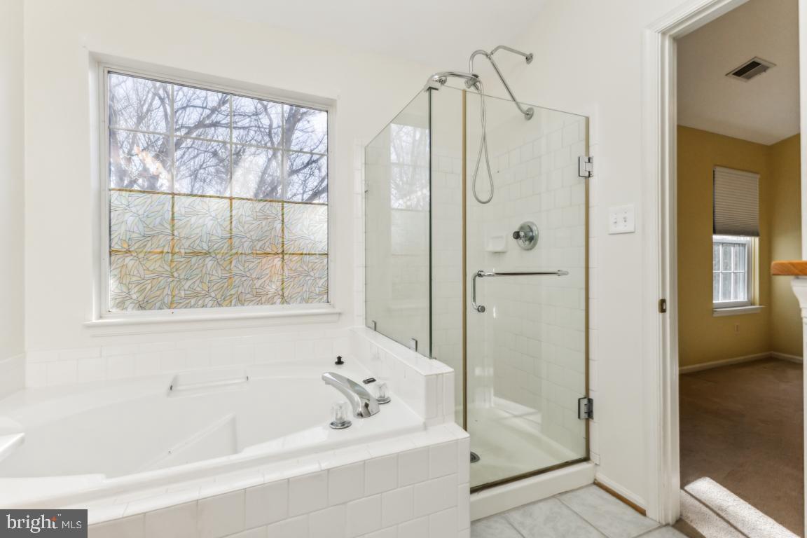 SULLY STATION - Residential Lease