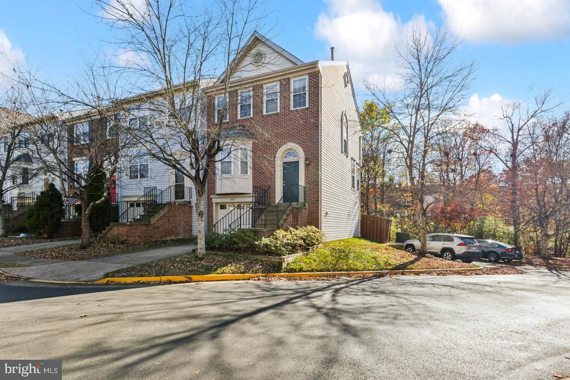 SULLY STATION - Residential Lease