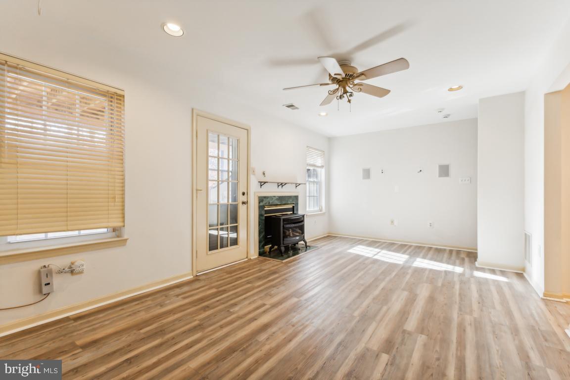 SULLY STATION - Residential Lease