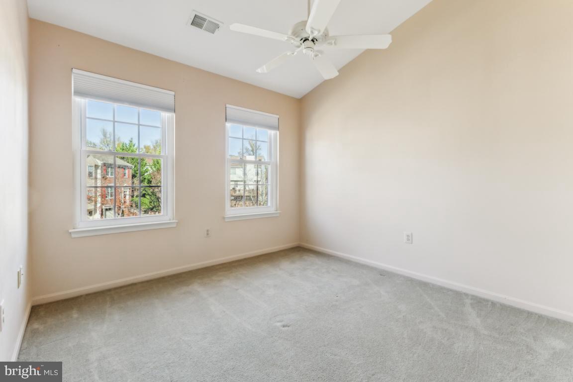 SULLY STATION - Residential Lease