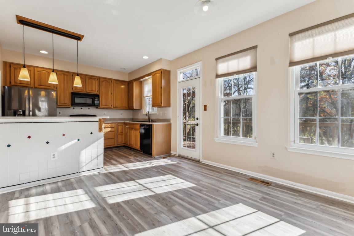 SULLY STATION - Residential Lease