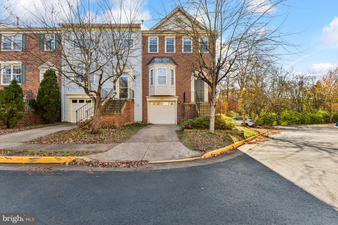 SULLY STATION - Residential Lease