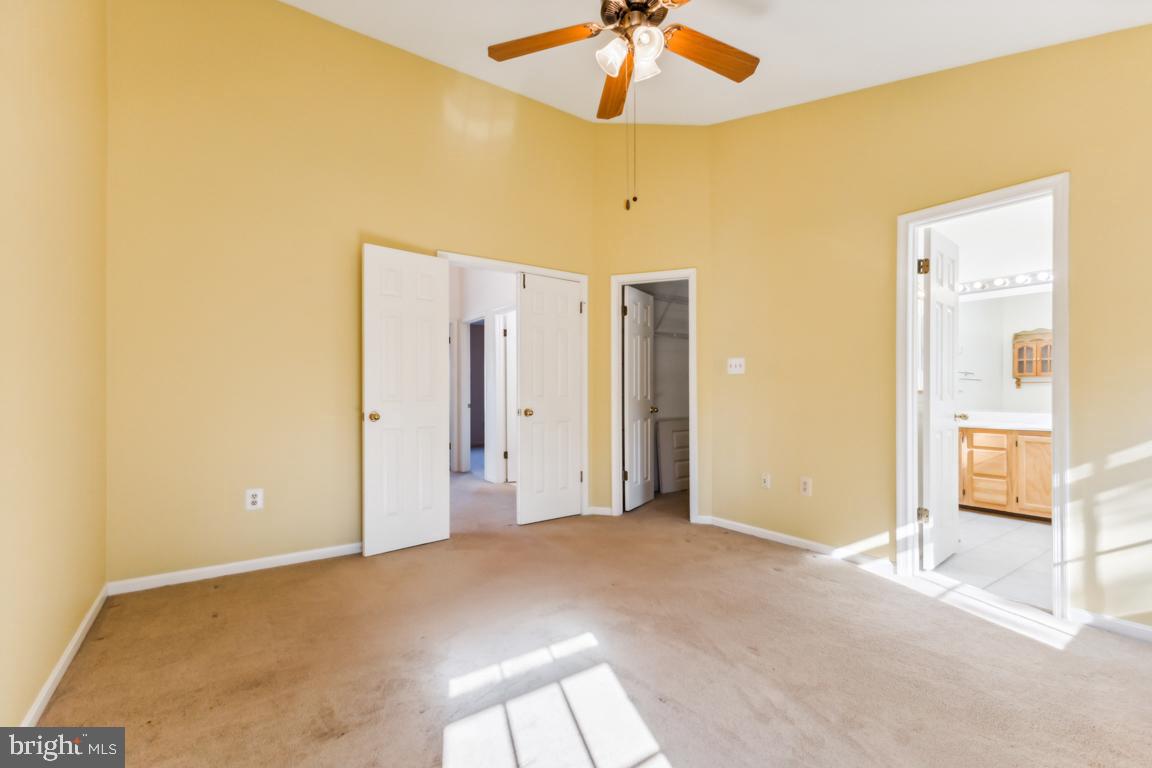 SULLY STATION - Residential Lease