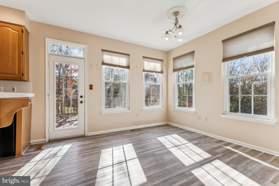 SULLY STATION - Residential Lease