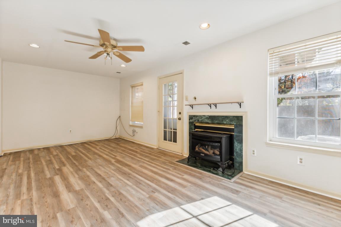 SULLY STATION - Residential Lease