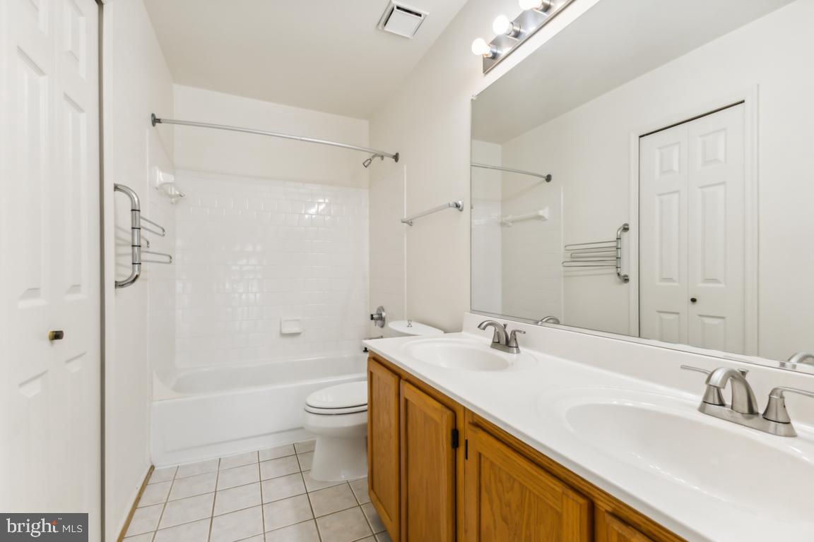 SULLY STATION - Residential Lease