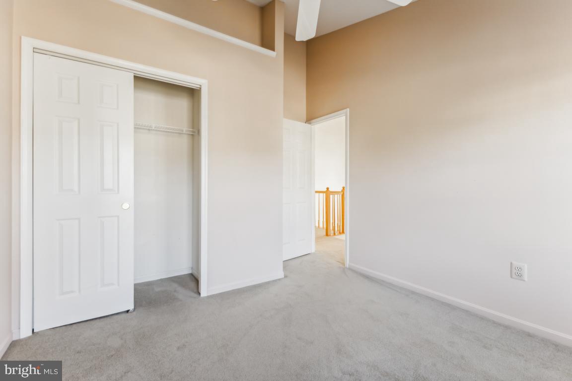 SULLY STATION - Residential Lease