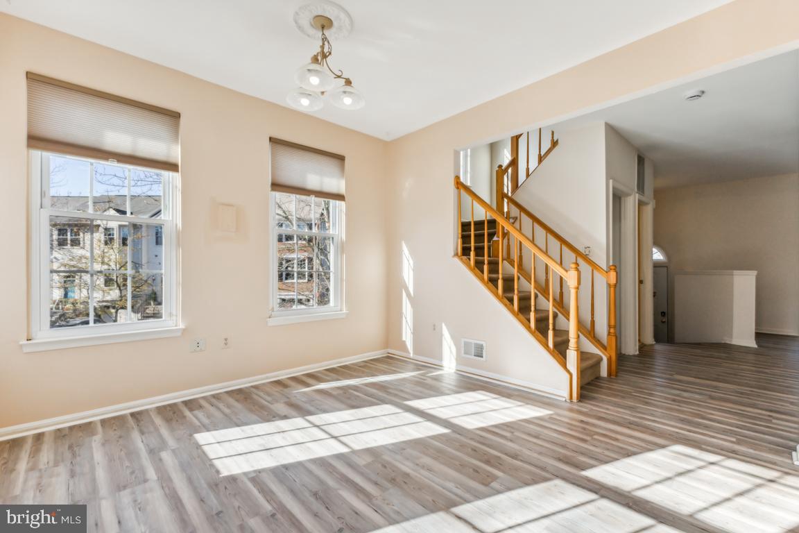 SULLY STATION - Residential Lease