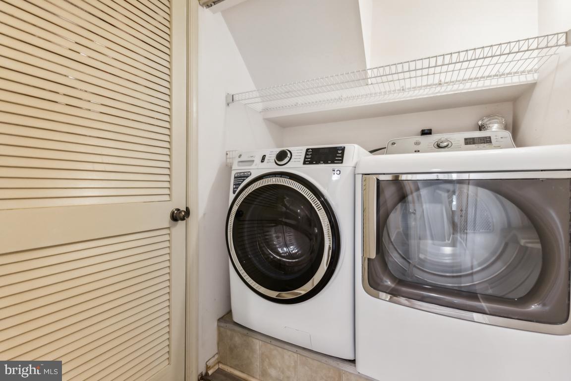 SULLY STATION - Residential Lease