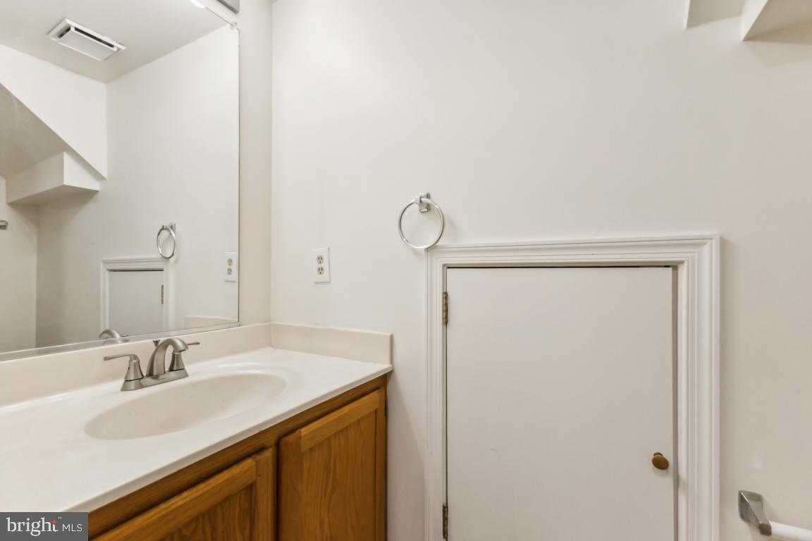 SULLY STATION - Residential Lease