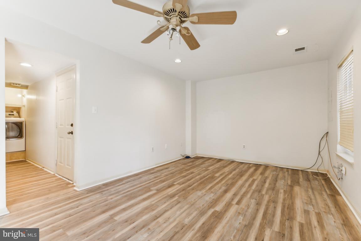 SULLY STATION - Residential Lease