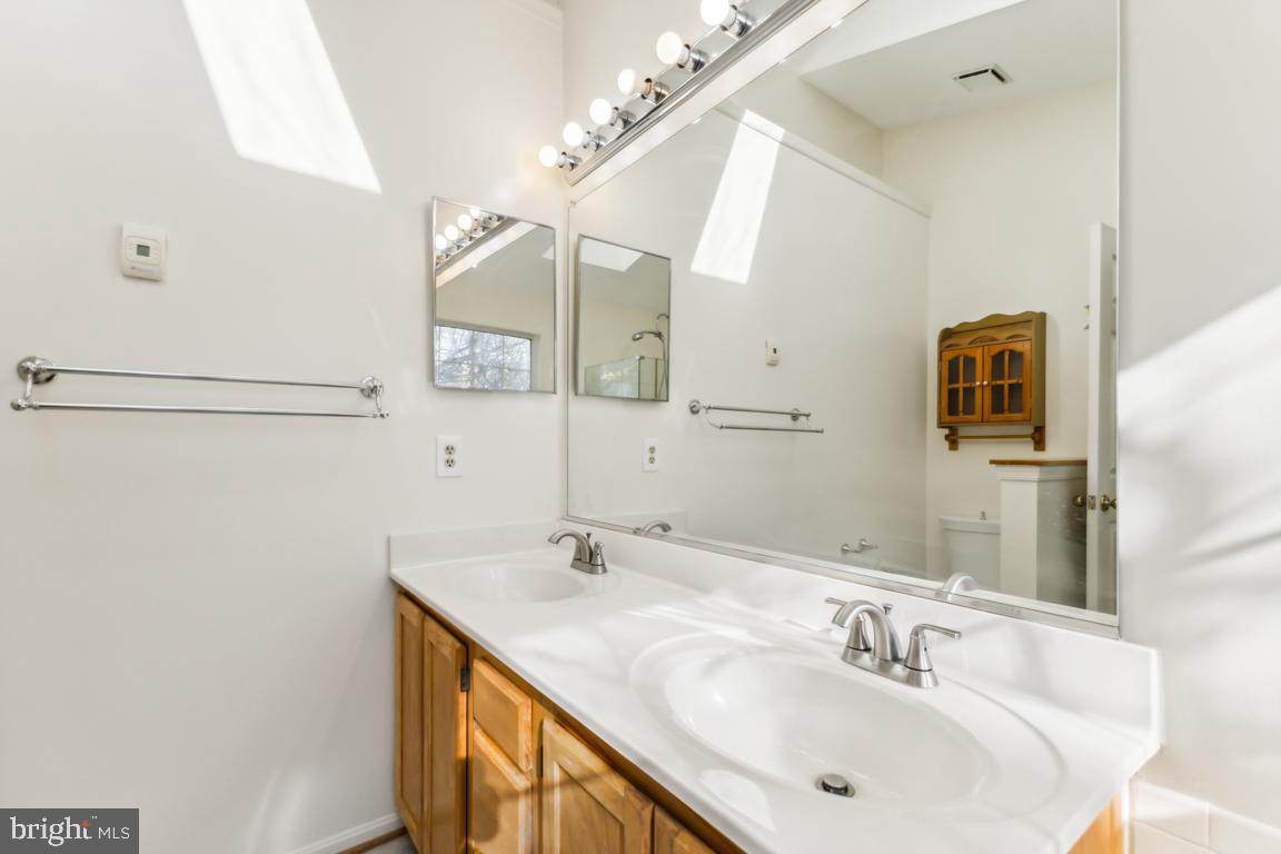 SULLY STATION - Residential Lease