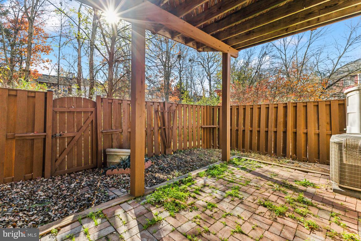 SULLY STATION - Residential Lease