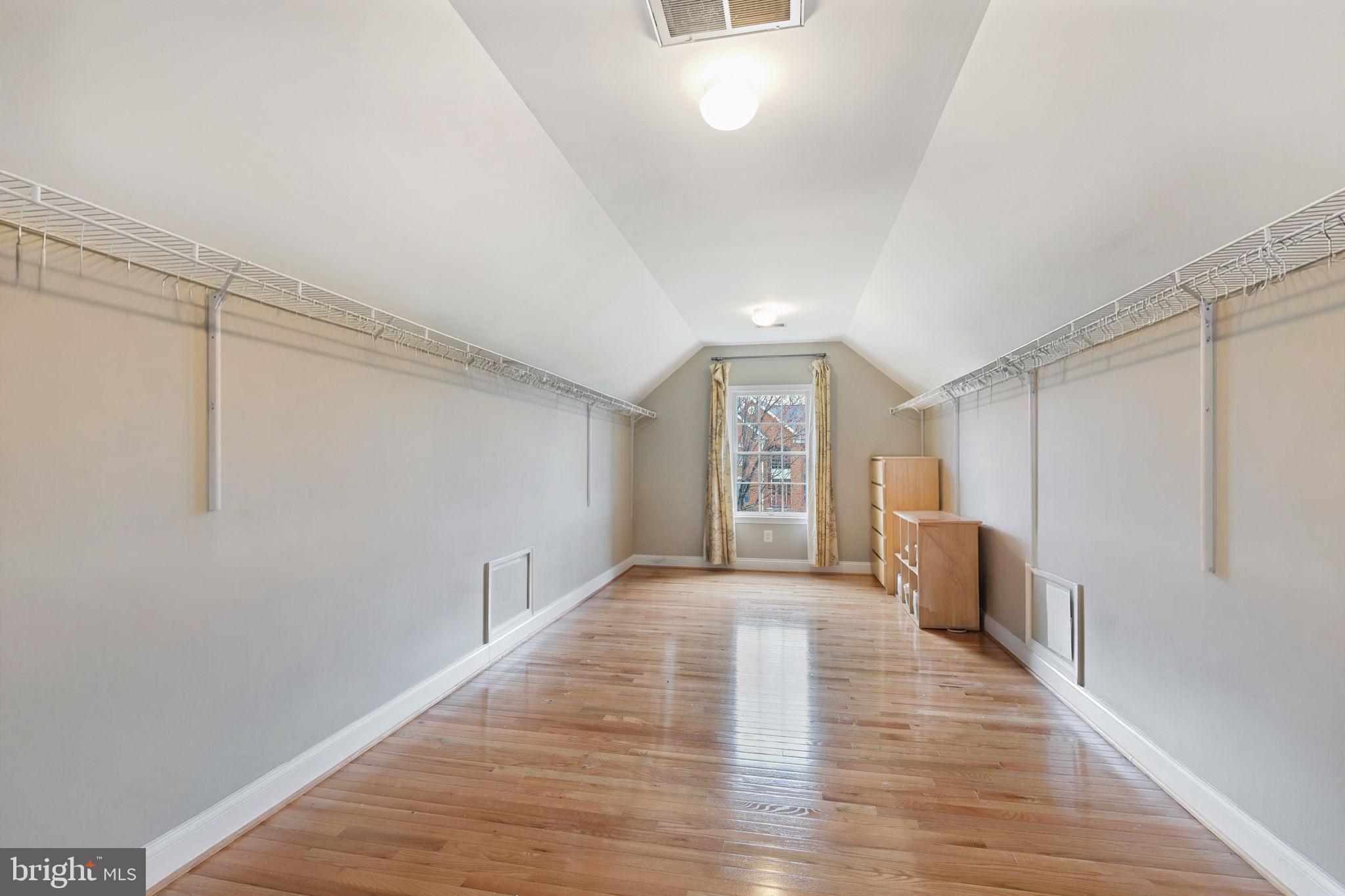 LOUDOUN VALLEY ESTATES - Residential