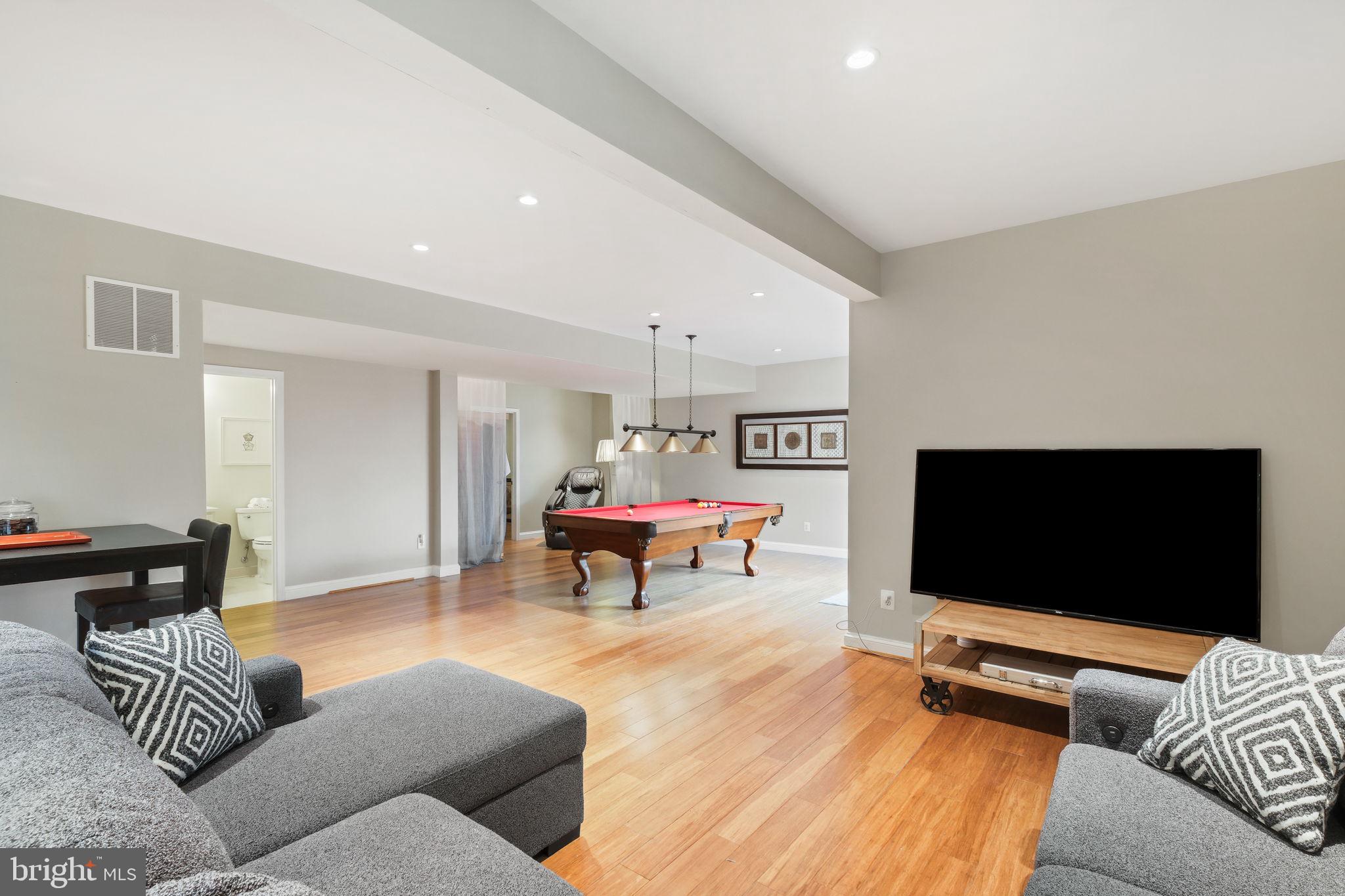 LOUDOUN VALLEY ESTATES - Residential