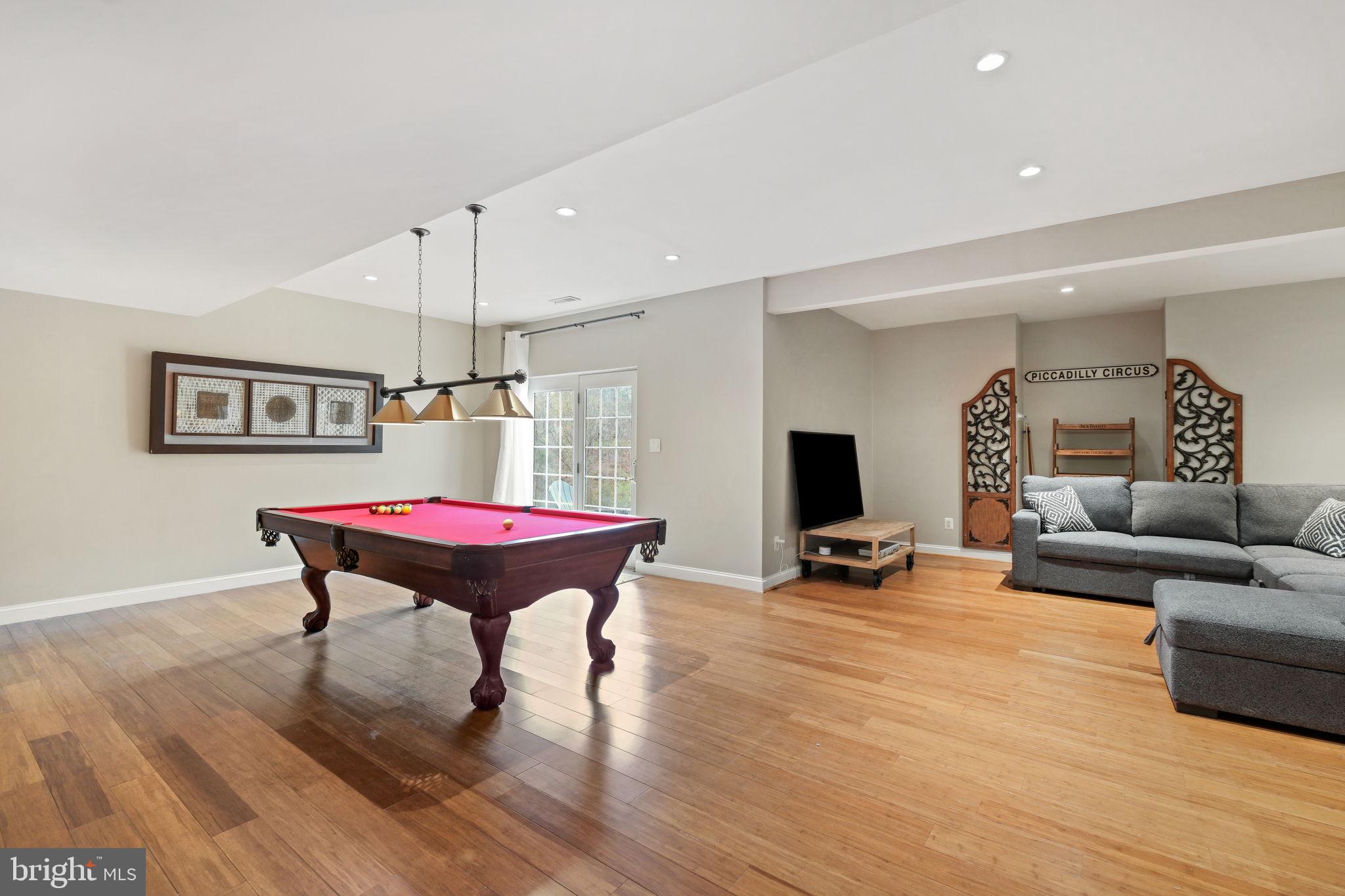 LOUDOUN VALLEY ESTATES - Residential