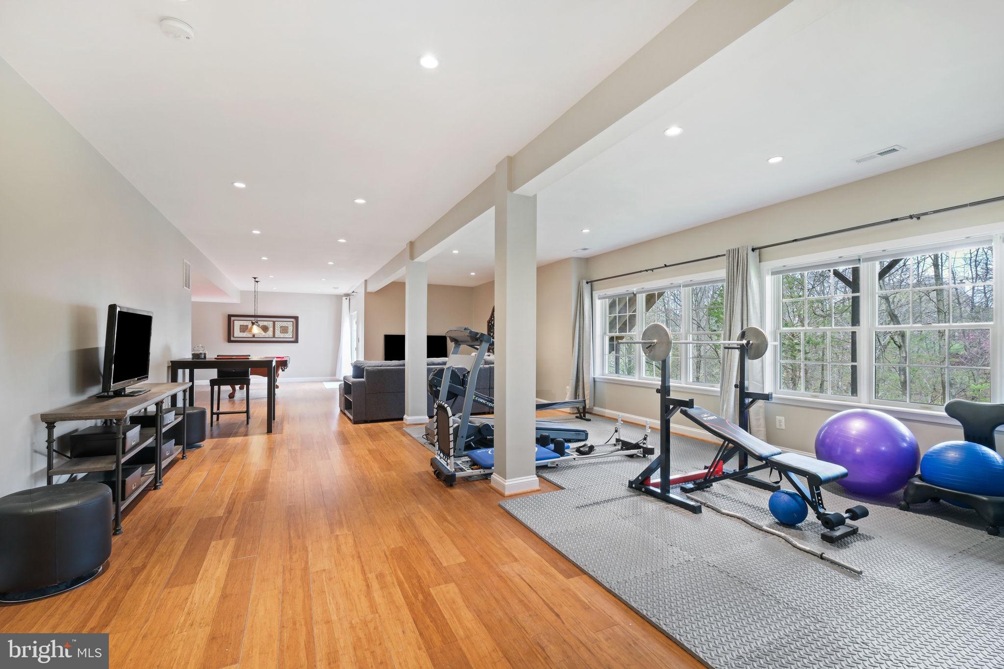 LOUDOUN VALLEY ESTATES - Residential